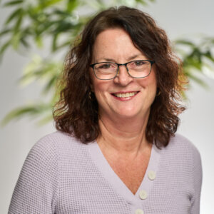 A headshot of Bonny Neal smiling