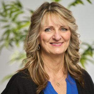 A headshot of Wendy Halliday smiling